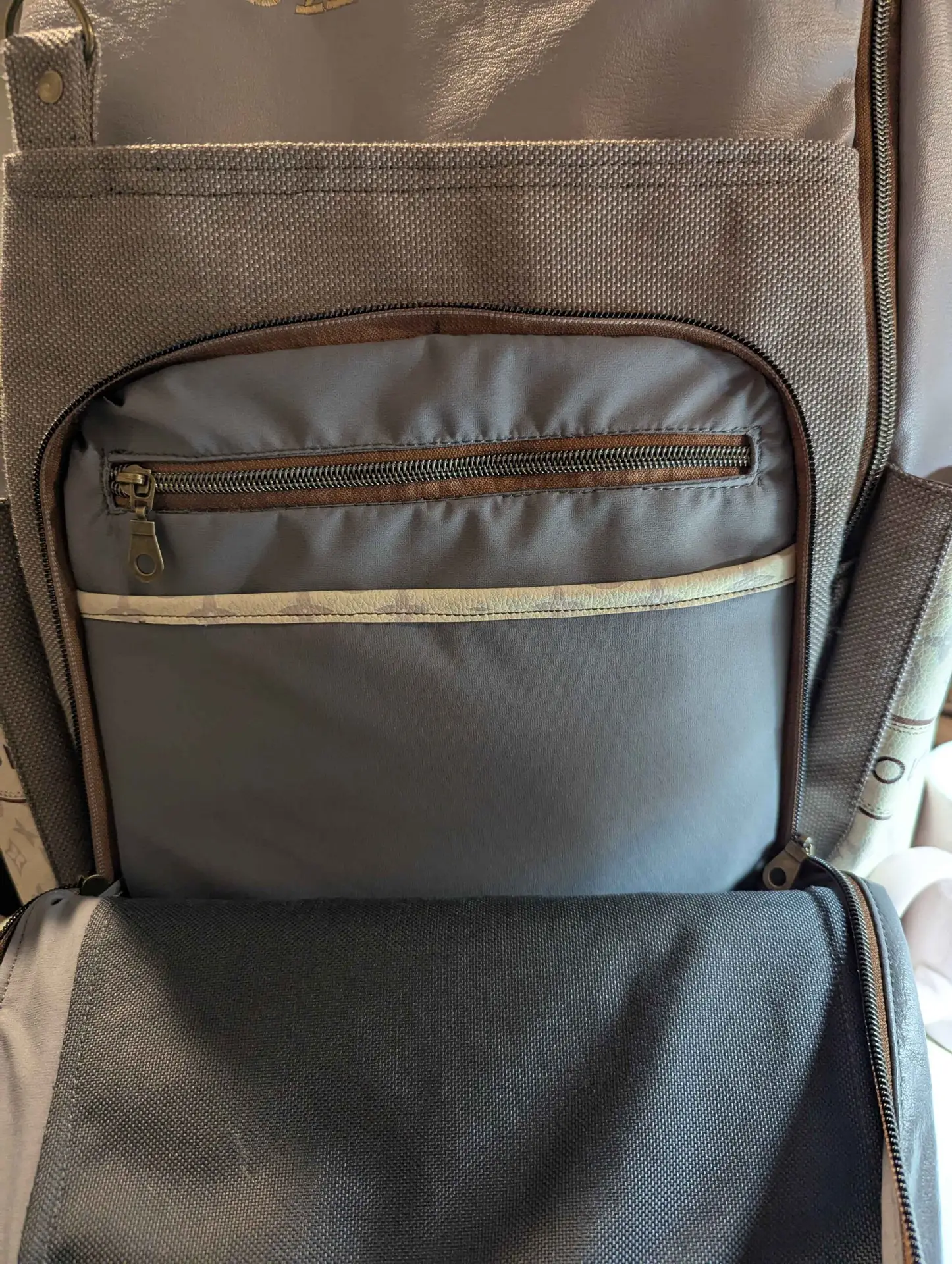 oversized Sebastian XL backpack neutral design