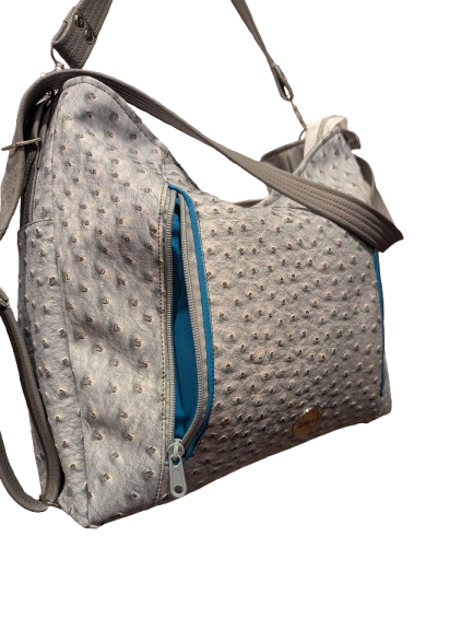 Convertible crossbody bag front zipper opening view